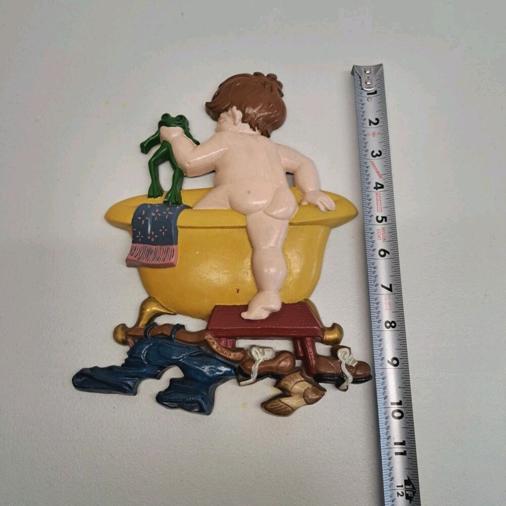 Vintage 1970 Sexton Cast Metal Child In Tub with Frog Wall Art Plaque - Picture 4 of 4